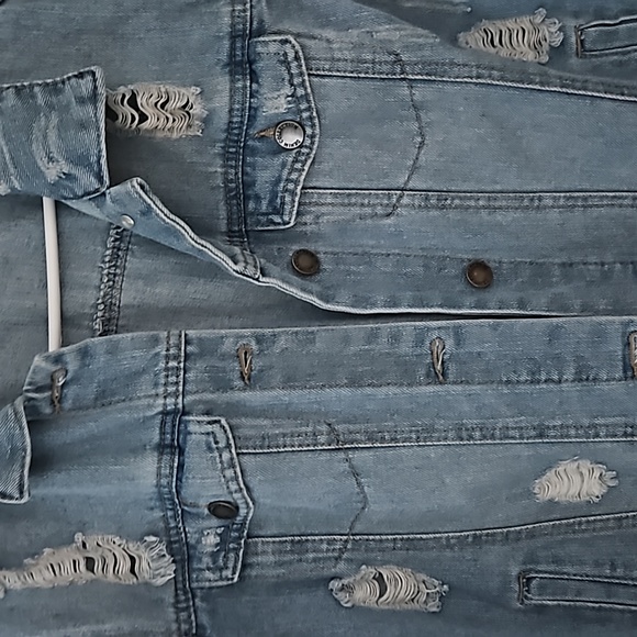 Denim jacket in women - Picture 4 of 6